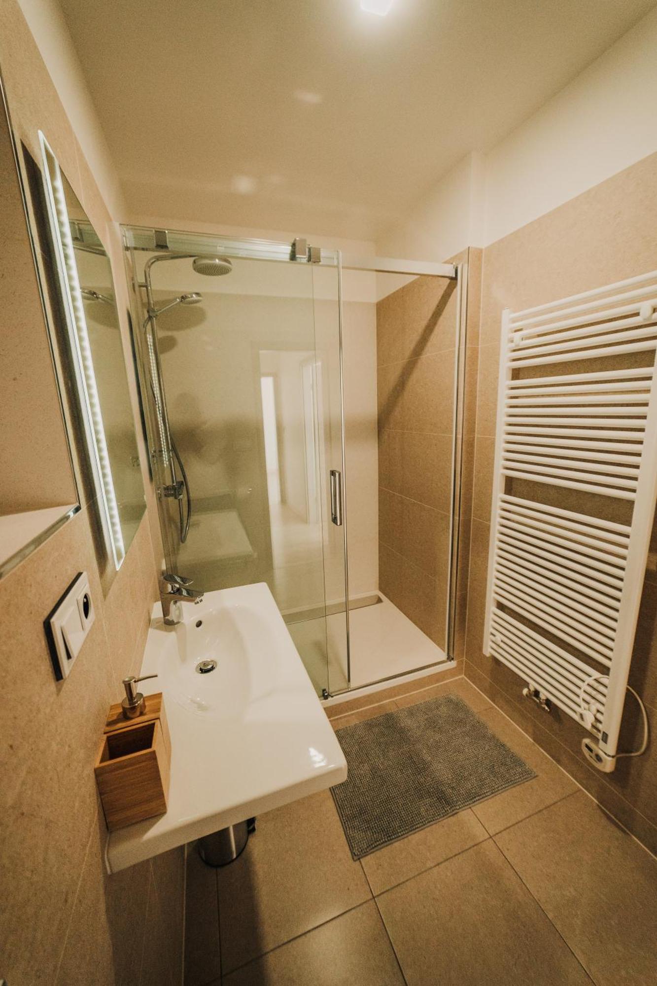 Citybeat Apartments, 400M From The Square プルゼニ エクステリア 写真